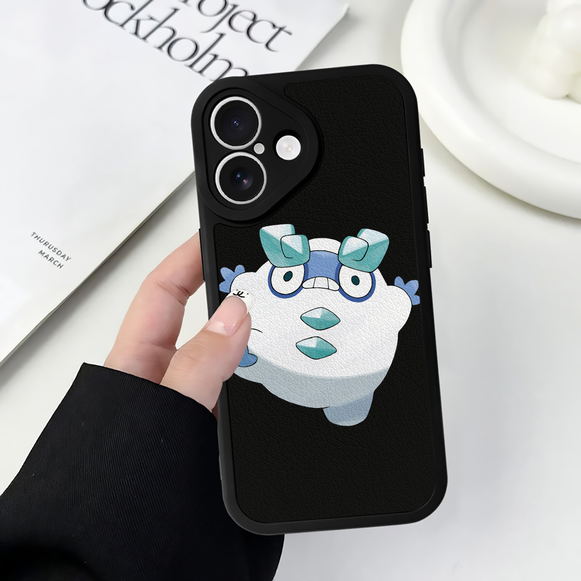 （画像用） ポケットモンスター Pokémon 【iPhone 16シリーズ対応】シリコンスマホケース（レザー調） 材質：シリコン